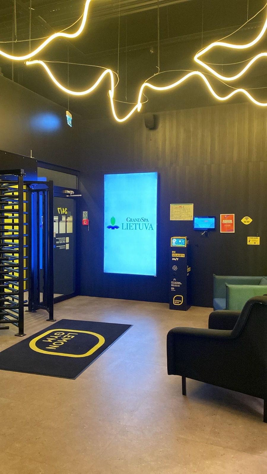 LV Lemon Gym Plavnieki reklaminiai ekranai