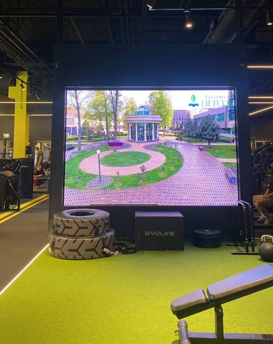 LV Lemon Gym Plavnieki reklaminiai ekranai