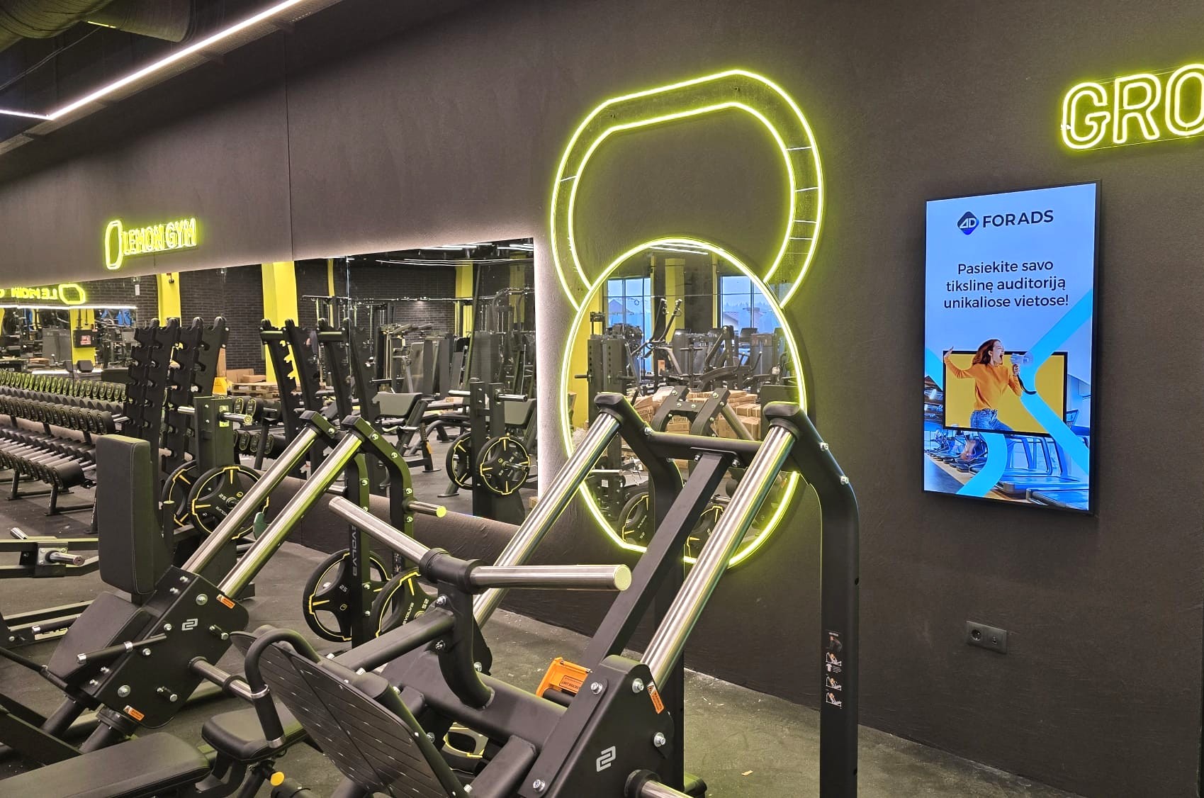 Lemon Gym Raudondvaris reklaminiai ekranai (yra ir vertikalūs)