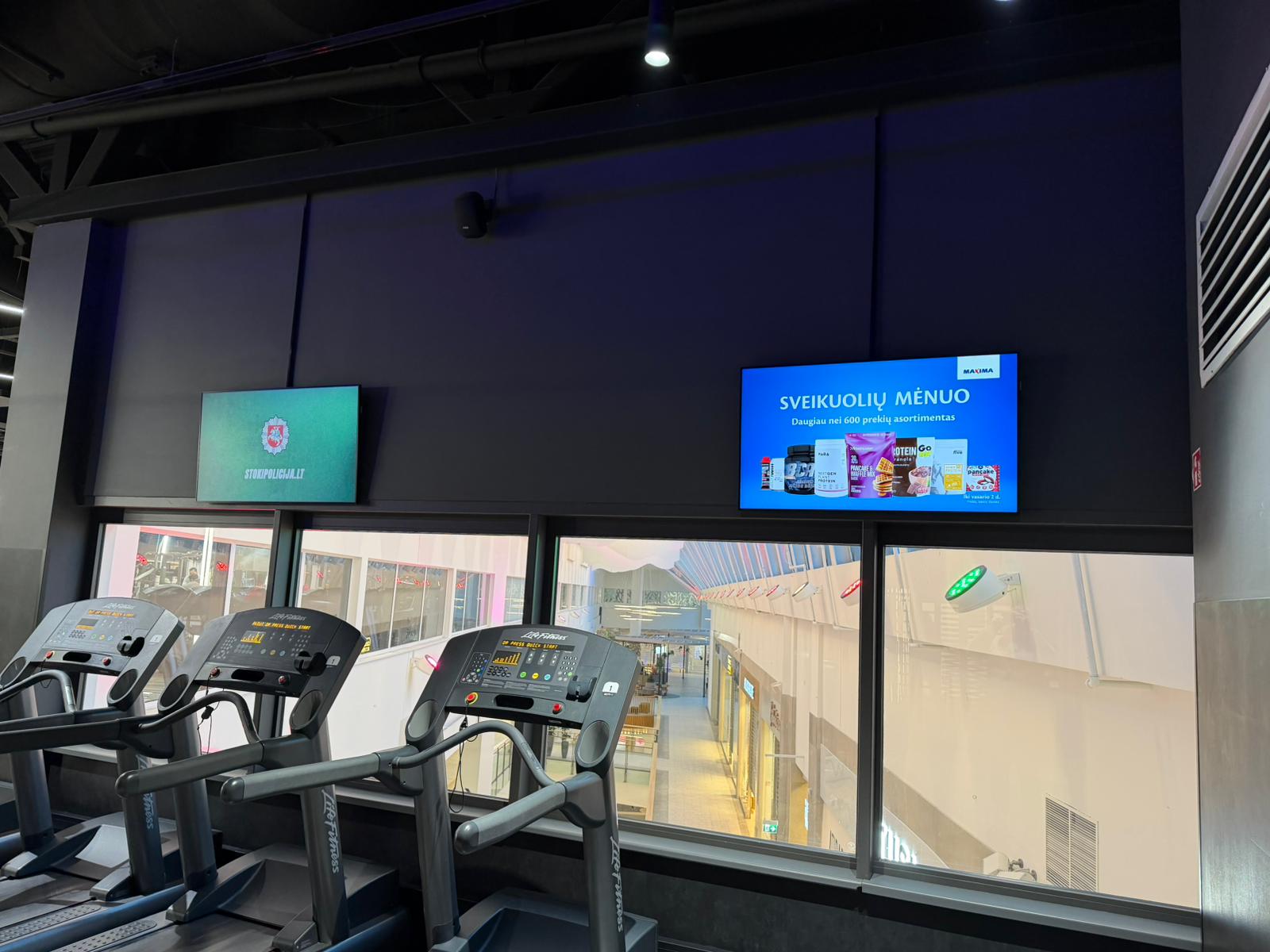 Gym Plius Panorama reklaminiai ekranai