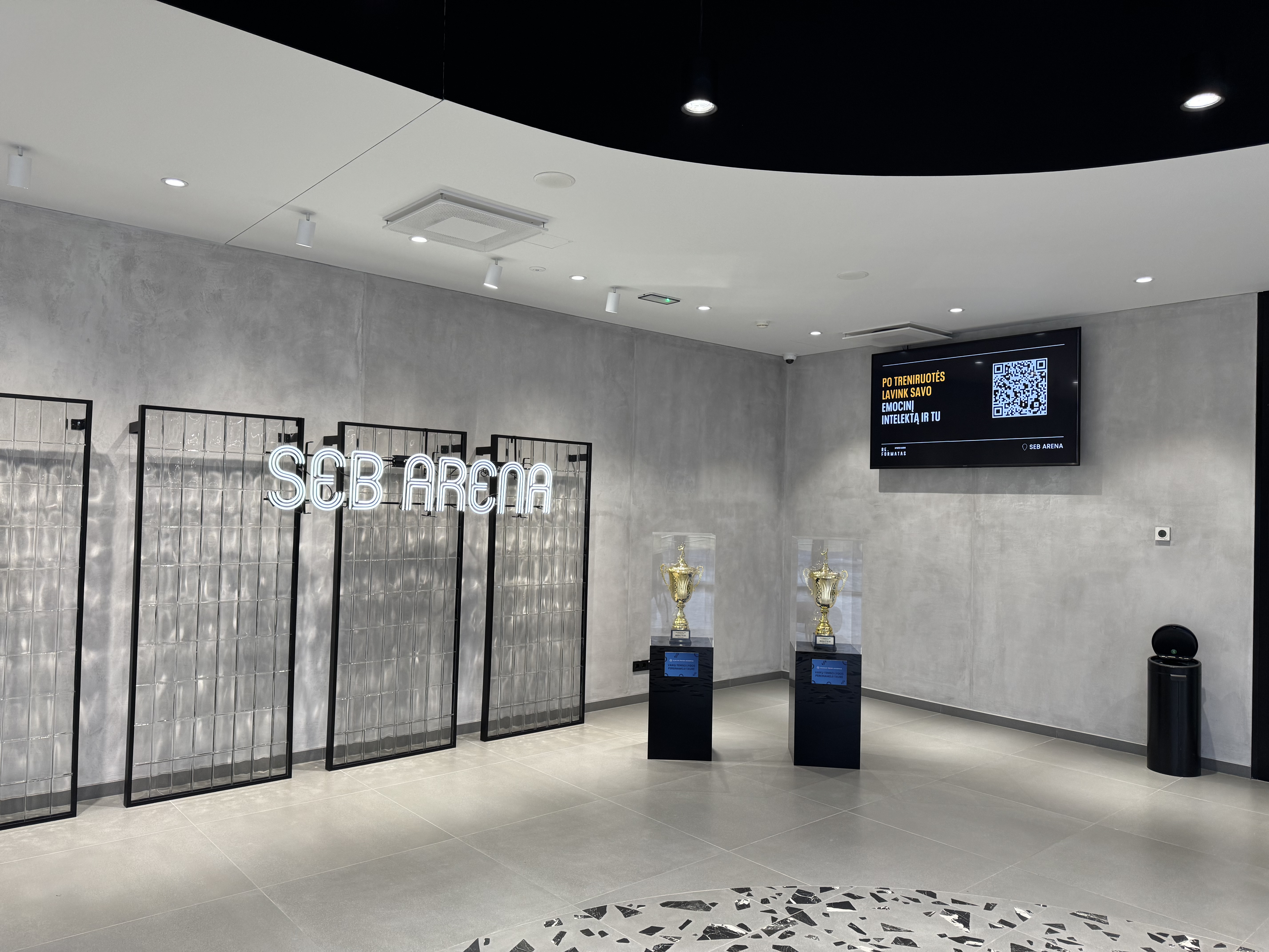 Reklaminių ekranų paketas SEB arenos praėjimuose ir rūbinėse