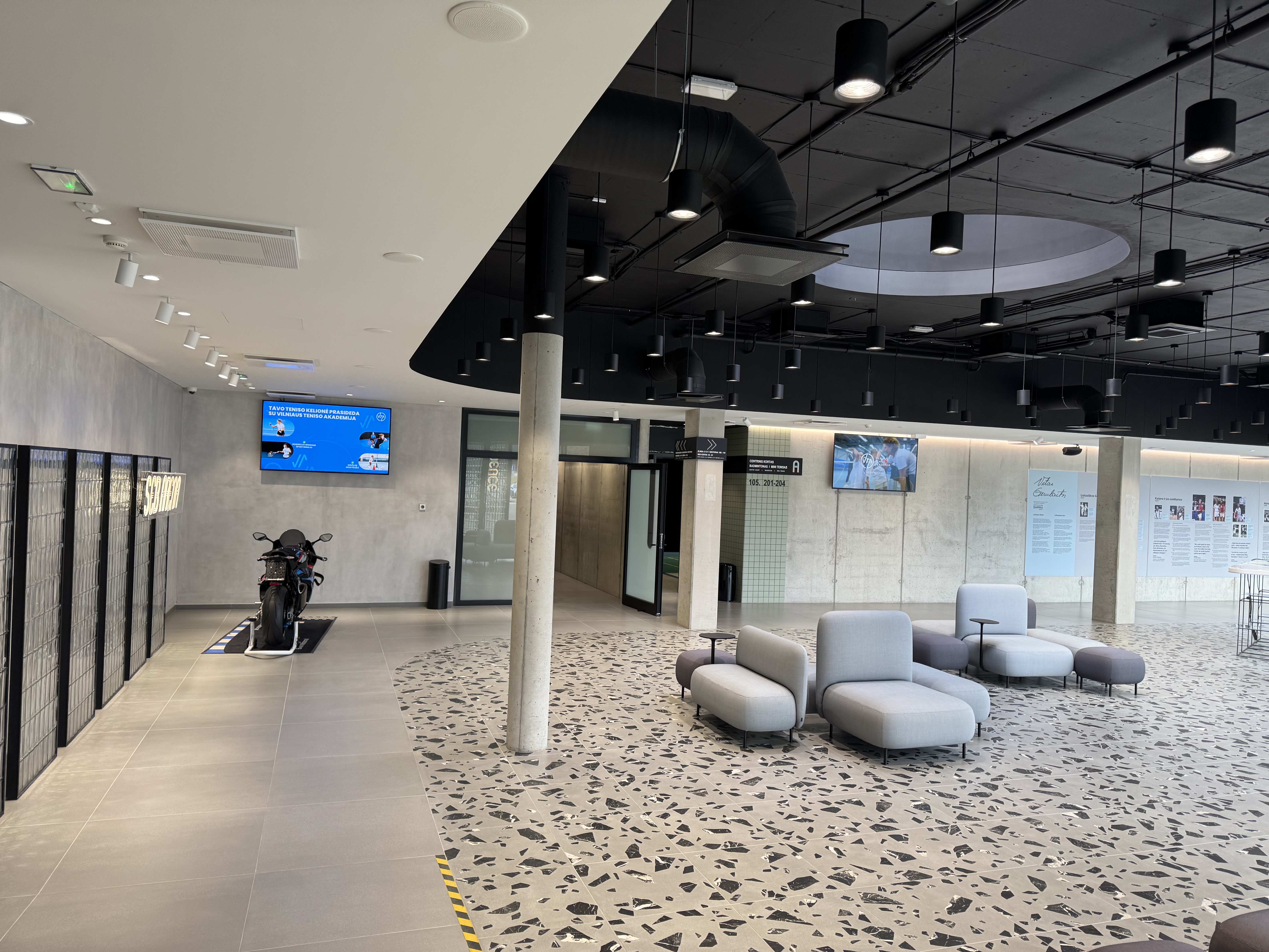 Reklaminių ekranų paketas SEB arenos praėjimuose ir rūbinėse