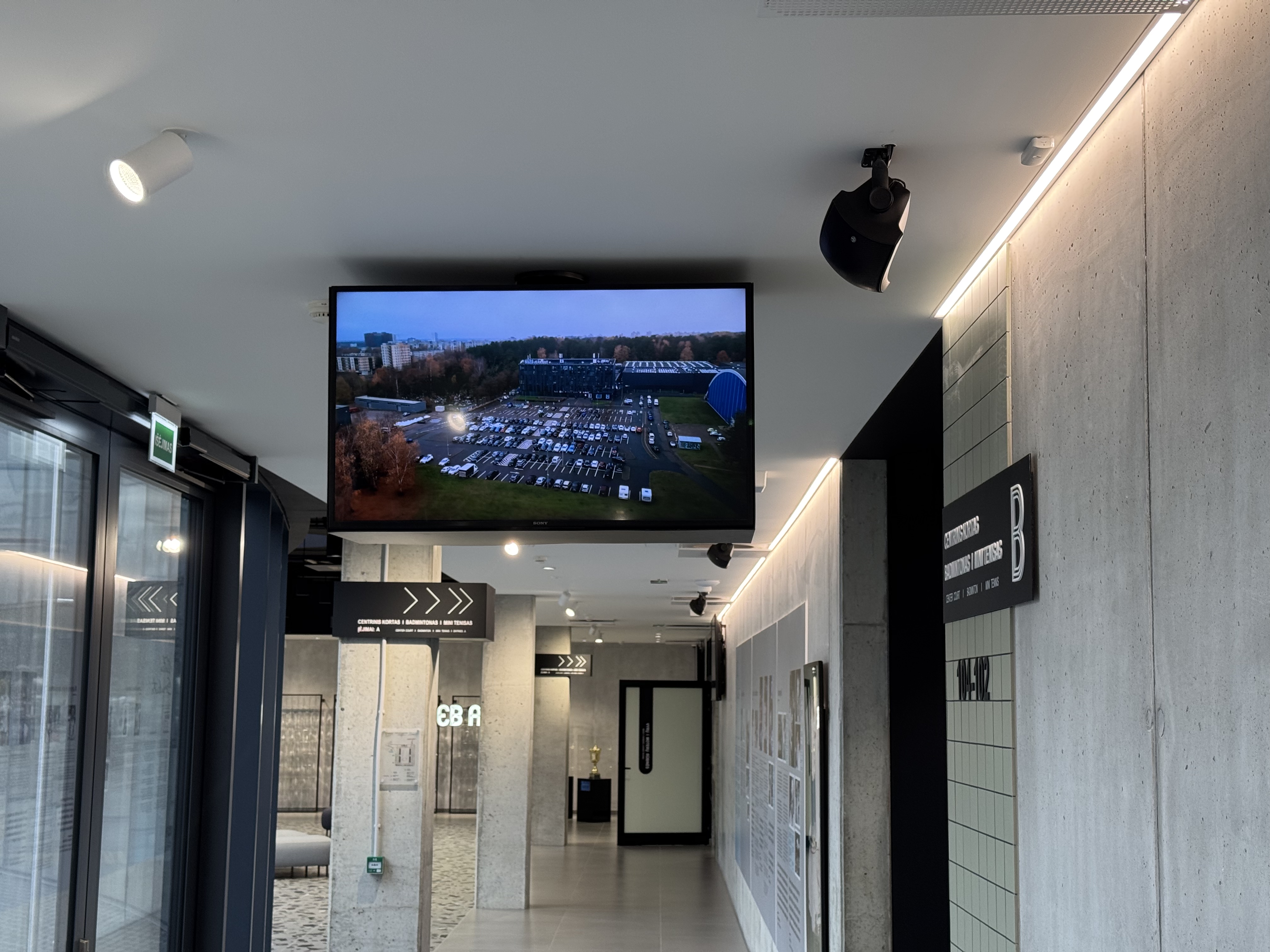 Reklaminių ekranų paketas SEB arenos praėjimuose ir rūbinėse