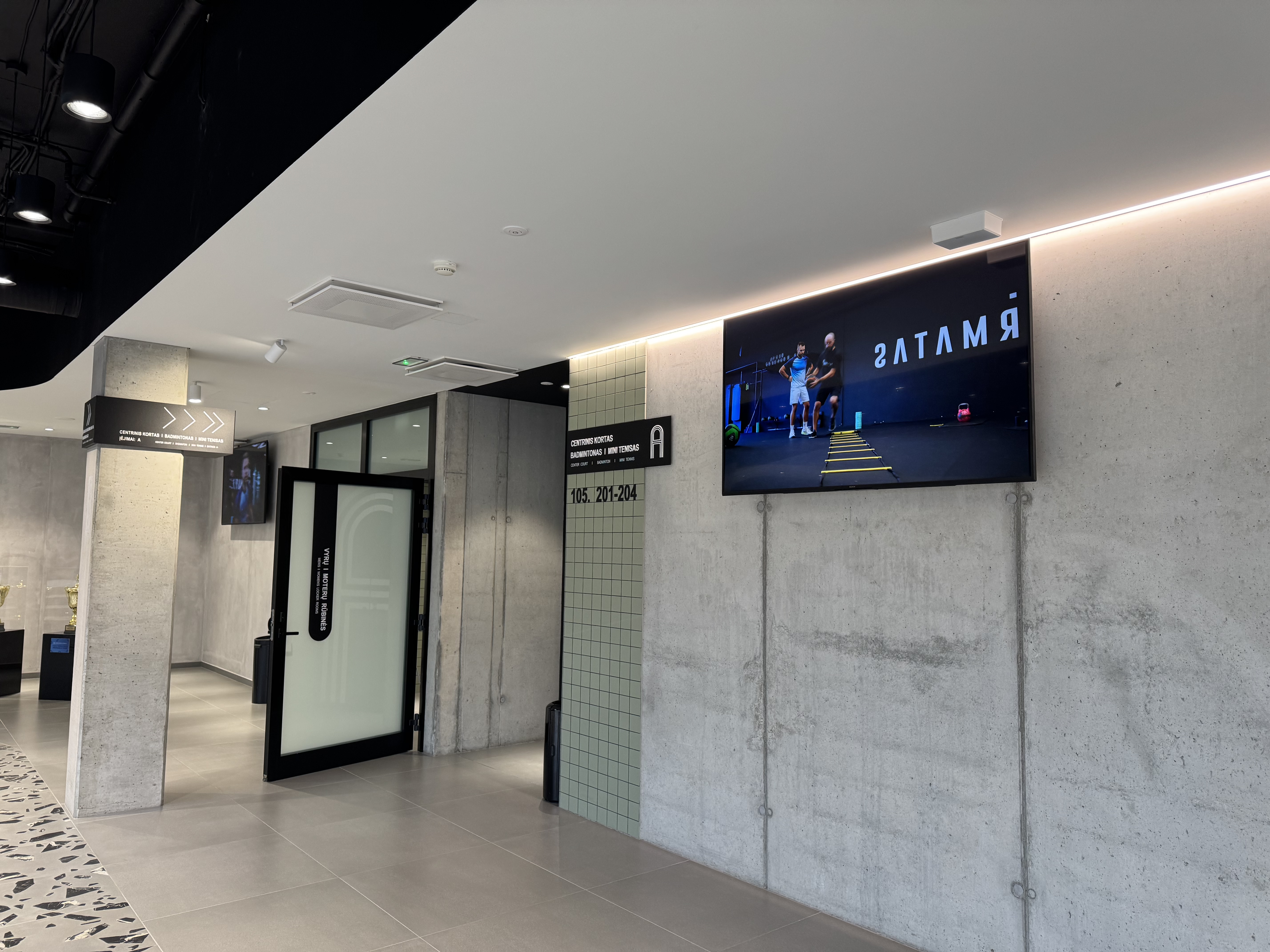 Reklaminių ekranų paketas SEB arenos praėjimuose ir rūbinėse