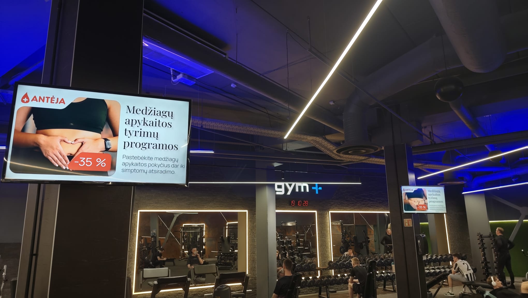 Gym Plius Pupa reklaminiai ekranai