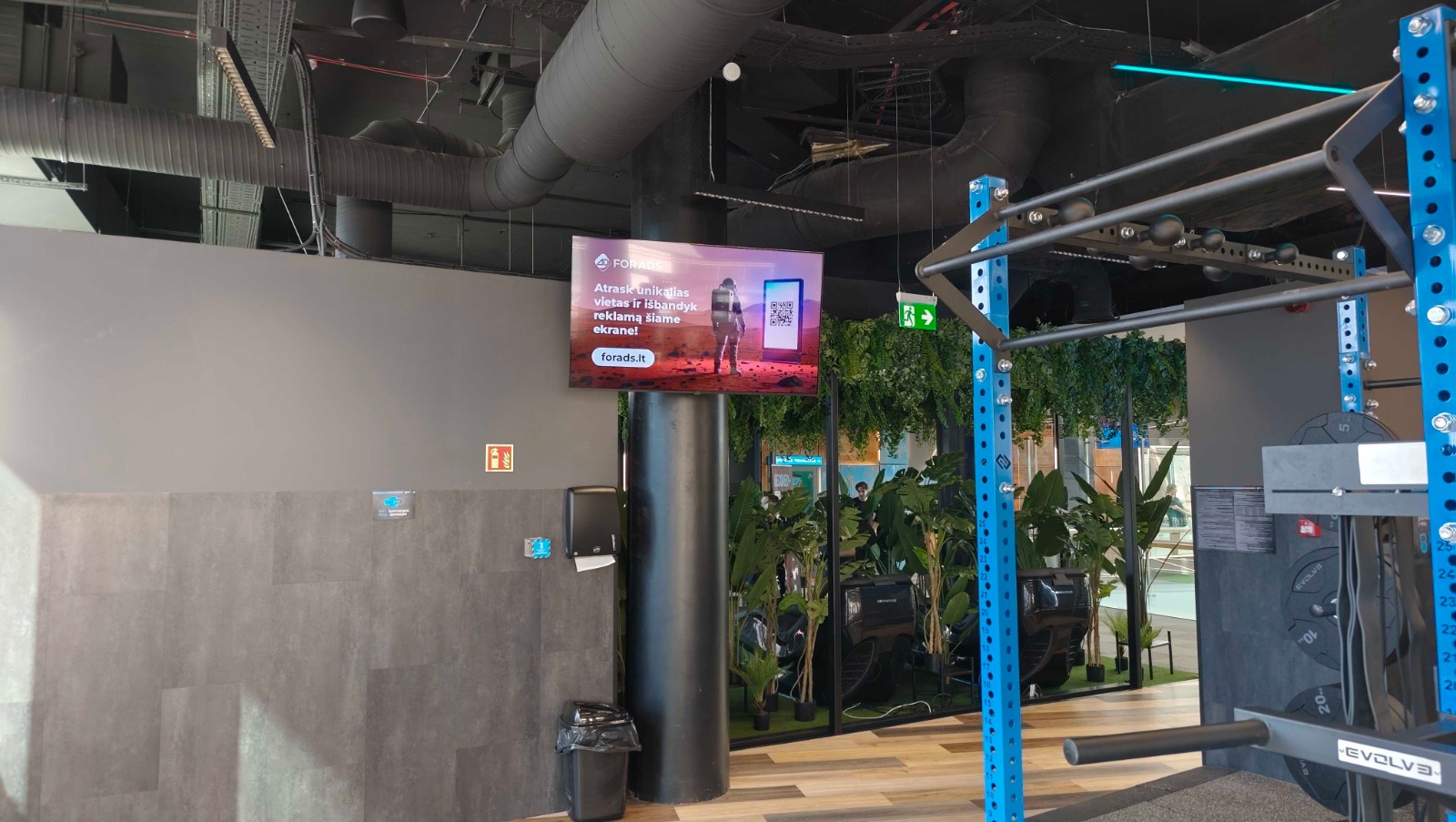 Gym Plius Europa reklaminiai ekranai