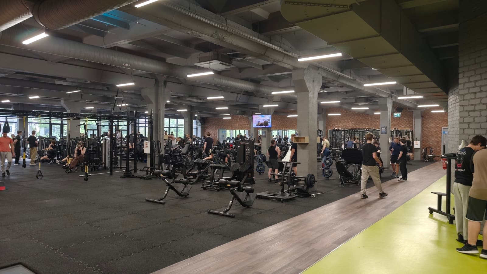 Gym Plius Dariaus ir Girėno g. 2