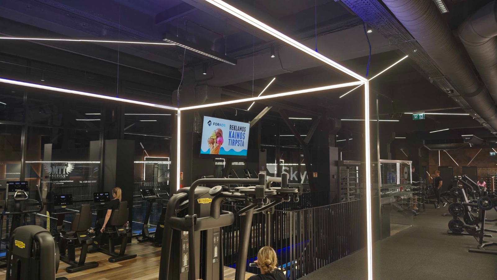 Gym Plius Vingio reklaminiai ekranai