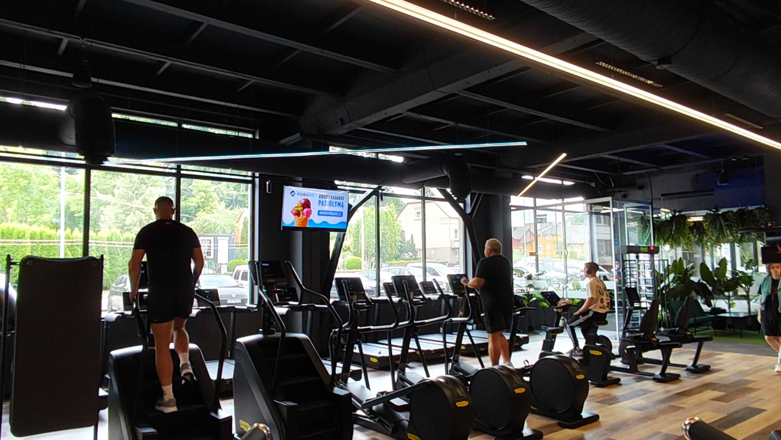 Gym Plius Gėlių reklaminis ekranas