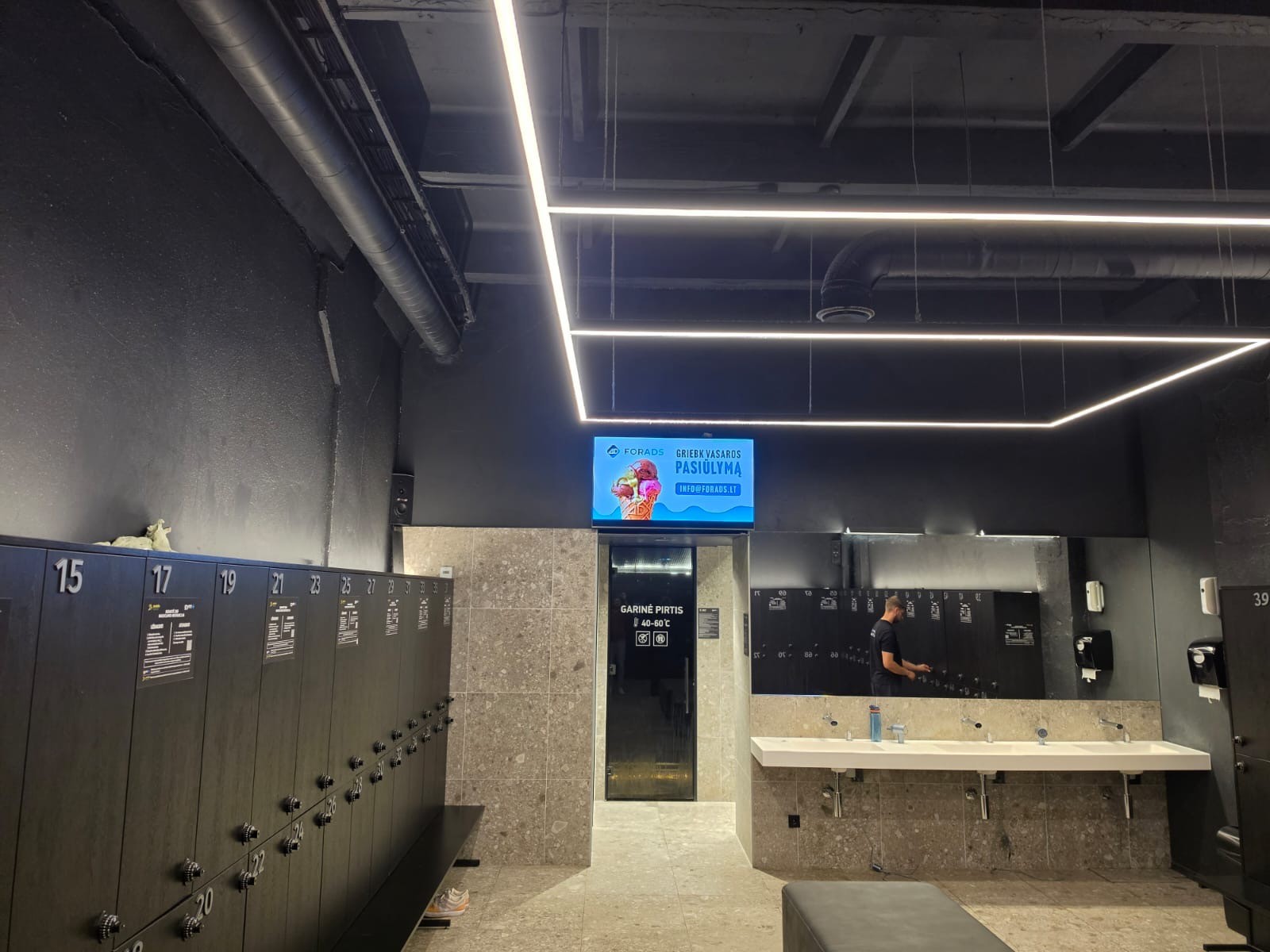 Reklaminiai ekranai Skycop Padelio namuose