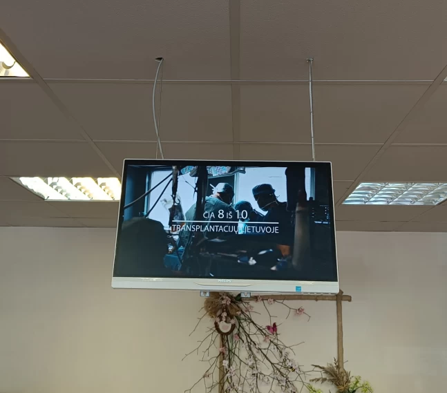 Reklaminiai ekranai VUL Santaros klinikų vaikų priėmimo-skubios pagalbos skyriuje