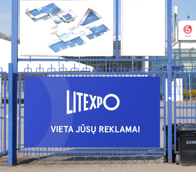 RL004 Lauko tentas ant vartų