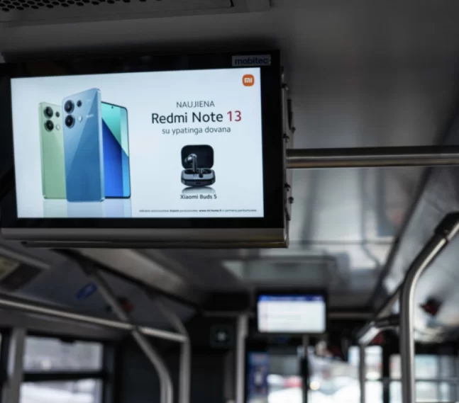 Reklama viešojo transporto ekranuose